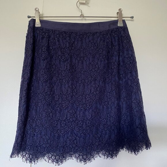 Jupe courte en dentelle bleu nuit - Picture 2 of 4